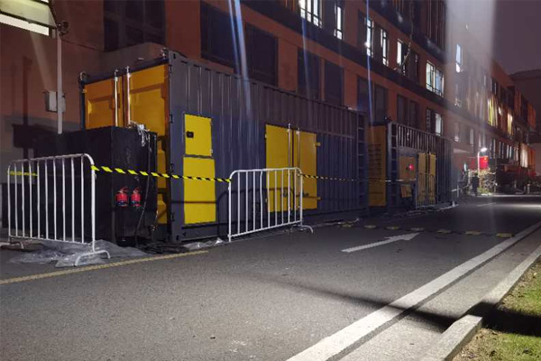 奉贤柴油发电机组的输出电压是如何调节的？